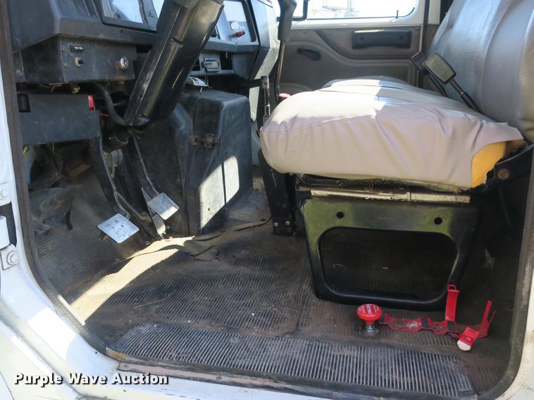 image for item DB8975 2000 International 4700 flat dump bed truck