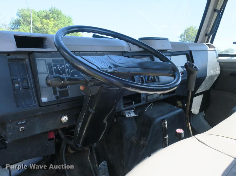 image for item DB8975 2000 International 4700 flat dump bed truck