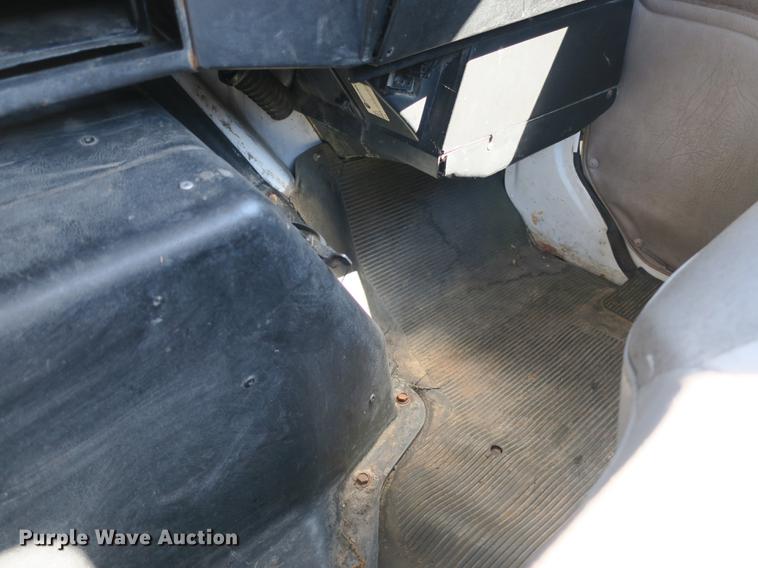 image for item DB8975 2000 International 4700 flat dump bed truck