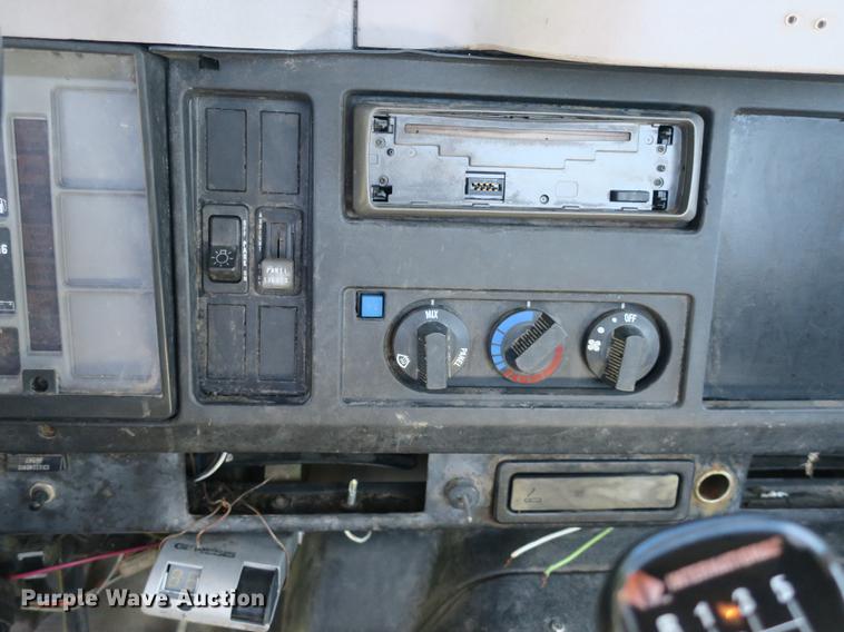 image for item DB8975 2000 International 4700 flat dump bed truck