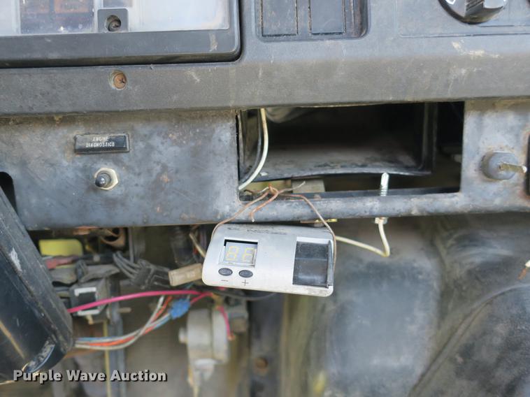 image for item DB8975 2000 International 4700 flat dump bed truck