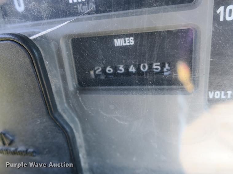 image for item DB8975 2000 International 4700 flat dump bed truck