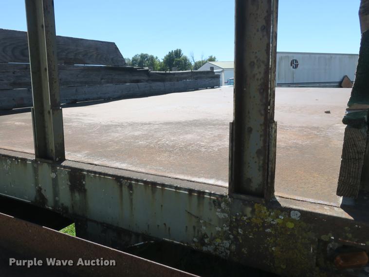 image for item DB8975 2000 International 4700 flat dump bed truck