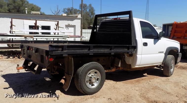 image for item DD3464 2005 Chevrolet Silverado 2500HD flatbed pickup truck
