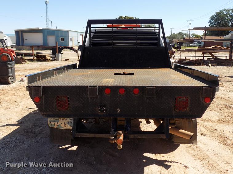 image for item DD3464 2005 Chevrolet Silverado 2500HD flatbed pickup truck