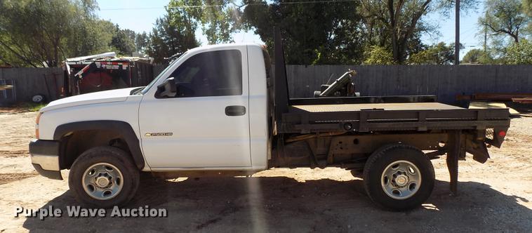 image for item DD3464 2005 Chevrolet Silverado 2500HD flatbed pickup truck