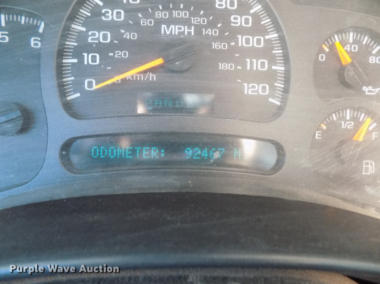 image for item DD3464 2005 Chevrolet Silverado 2500HD flatbed pickup truck