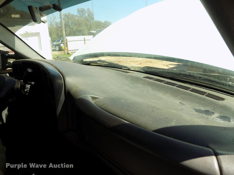 image for item DD3464 2005 Chevrolet Silverado 2500HD flatbed pickup truck