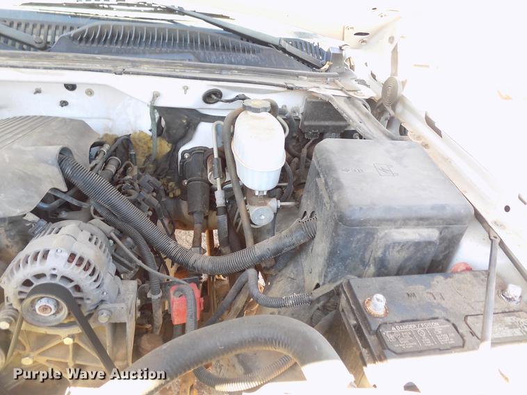 image for item DD3464 2005 Chevrolet Silverado 2500HD flatbed pickup truck