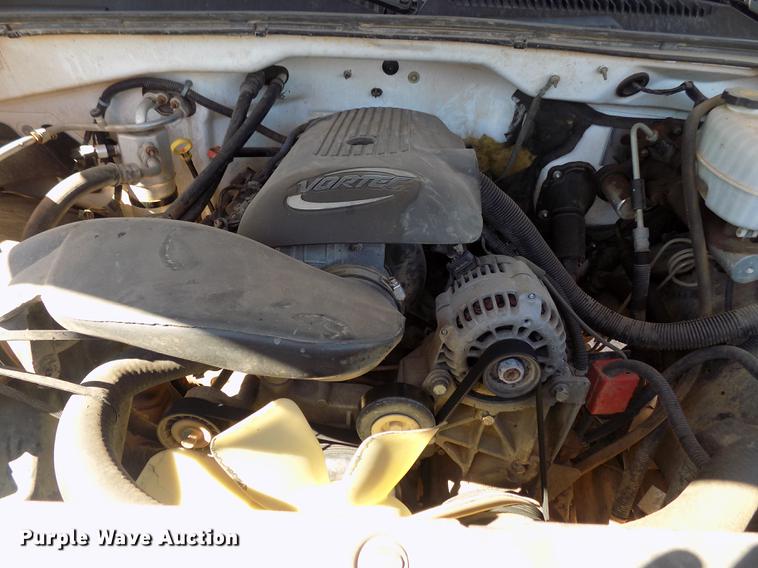 image for item DD3464 2005 Chevrolet Silverado 2500HD flatbed pickup truck