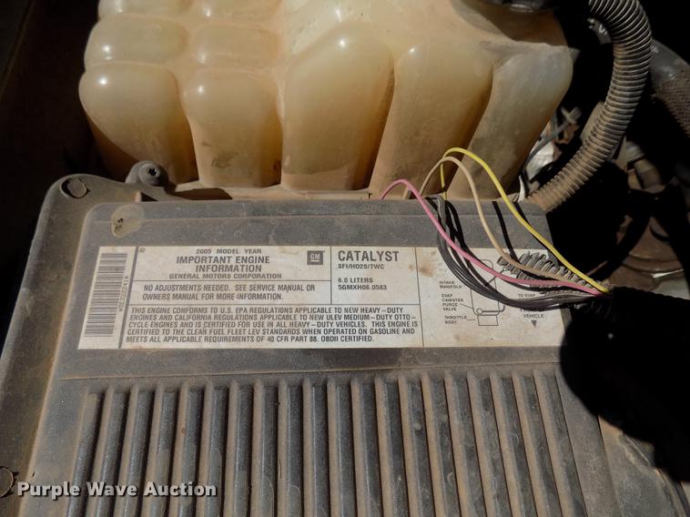 image for item DD3464 2005 Chevrolet Silverado 2500HD flatbed pickup truck