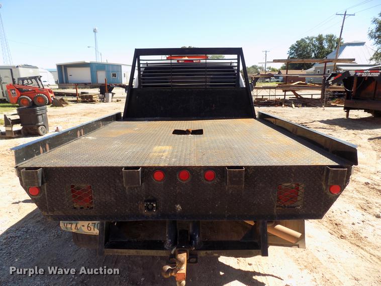 image for item DD3464 2005 Chevrolet Silverado 2500HD flatbed pickup truck