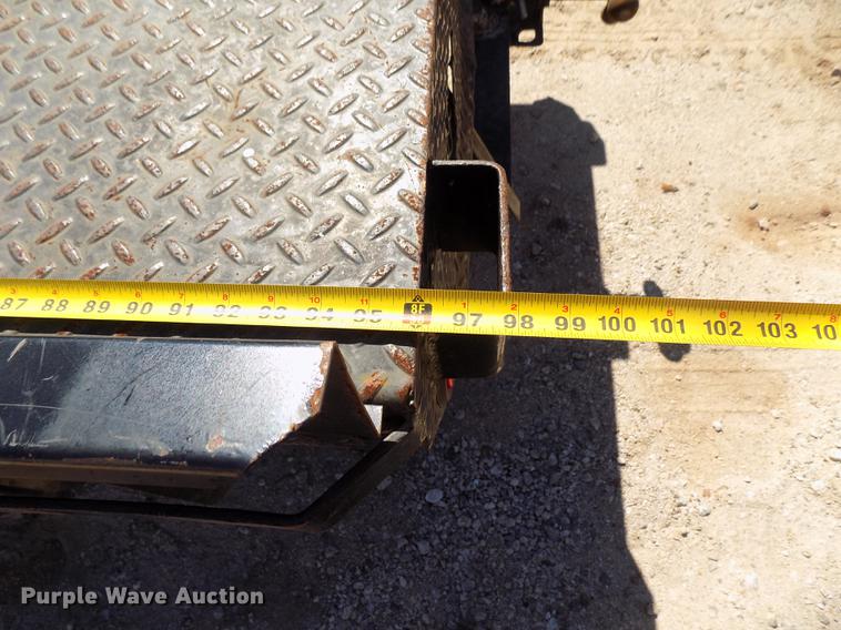 image for item DD3464 2005 Chevrolet Silverado 2500HD flatbed pickup truck