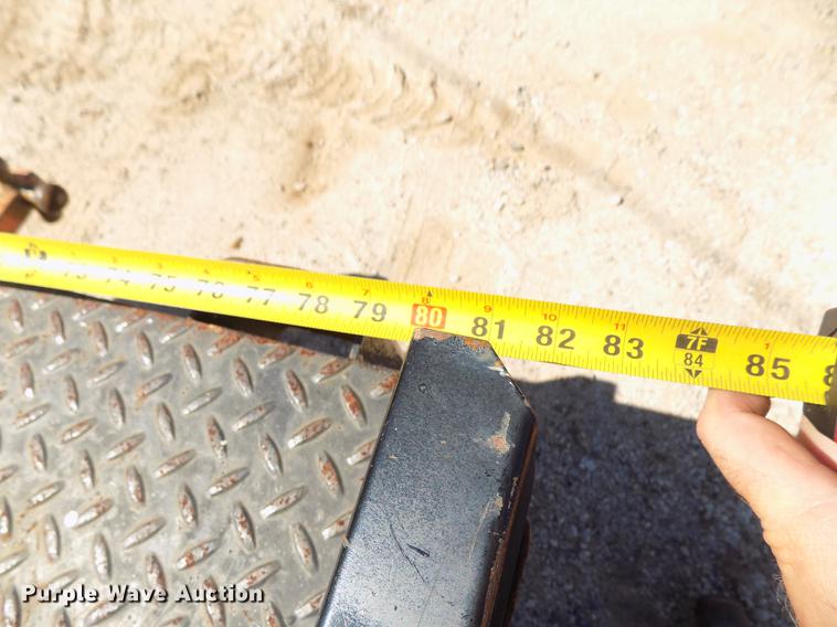 image for item DD3464 2005 Chevrolet Silverado 2500HD flatbed pickup truck