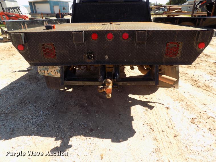 image for item DD3464 2005 Chevrolet Silverado 2500HD flatbed pickup truck
