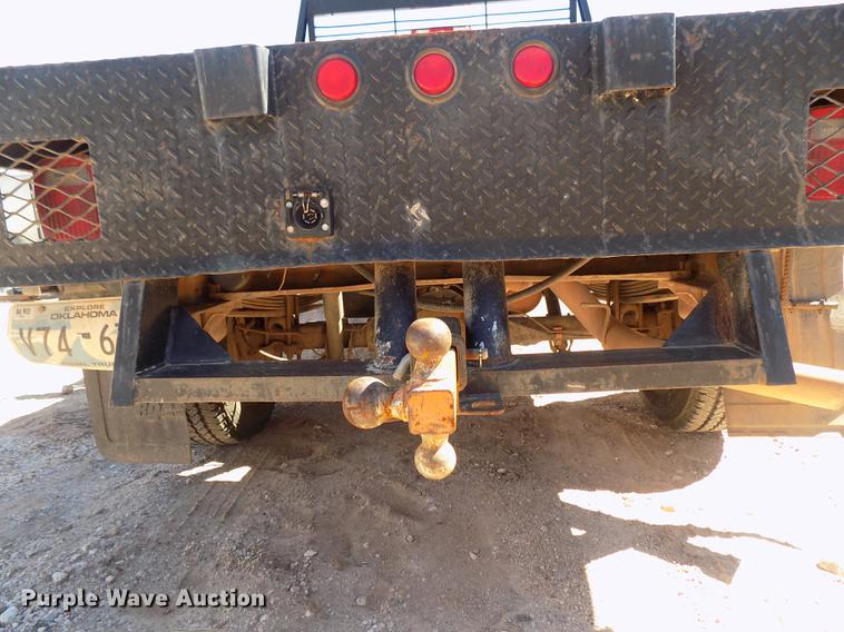 image for item DD3464 2005 Chevrolet Silverado 2500HD flatbed pickup truck