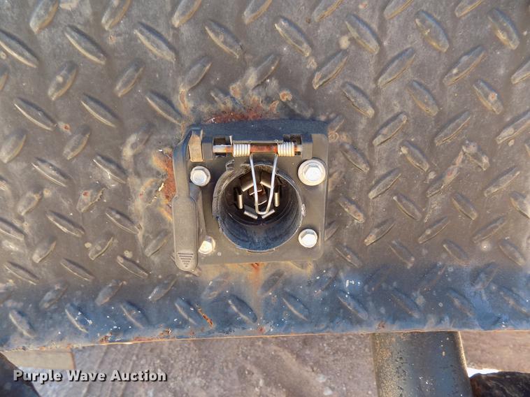 image for item DD3464 2005 Chevrolet Silverado 2500HD flatbed pickup truck