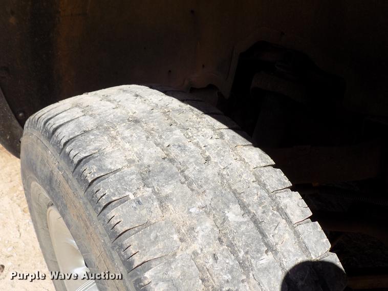 image for item DD3464 2005 Chevrolet Silverado 2500HD flatbed pickup truck