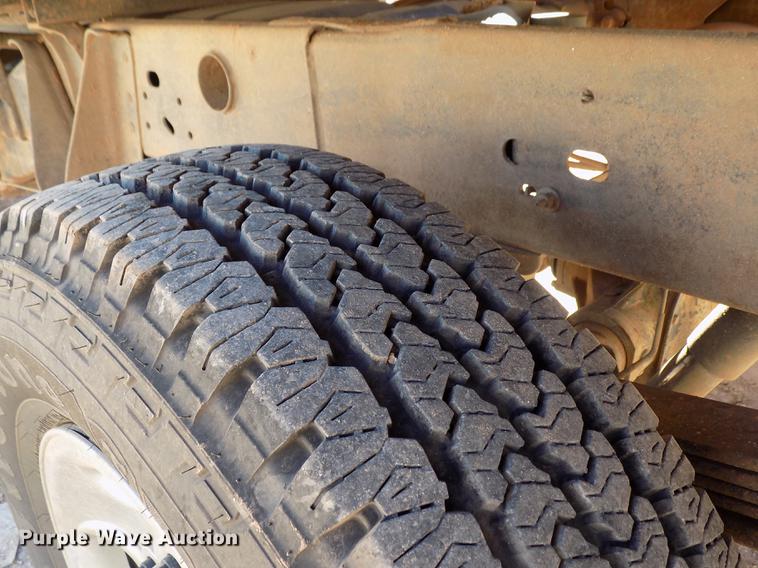 image for item DD3464 2005 Chevrolet Silverado 2500HD flatbed pickup truck