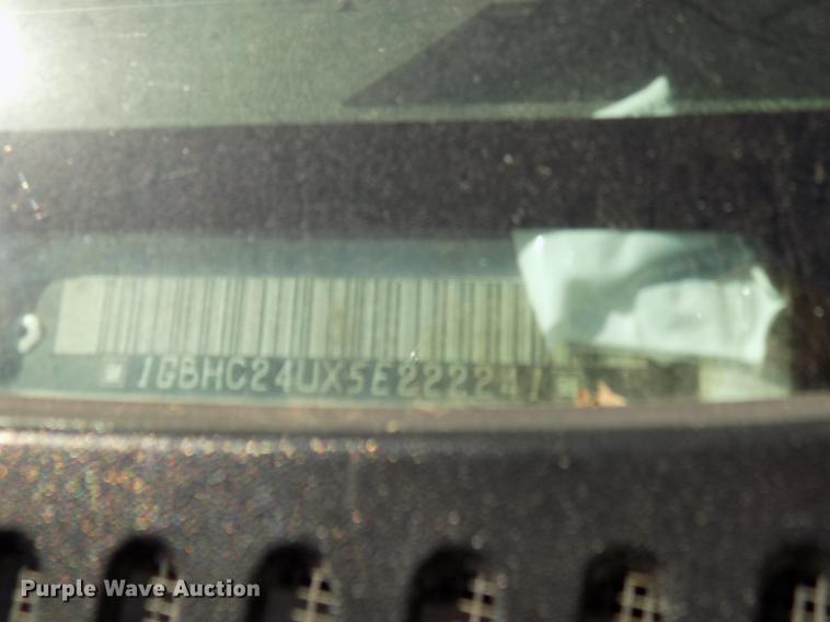 image for item DD3464 2005 Chevrolet Silverado 2500HD flatbed pickup truck