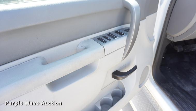 image for item DD6614 2012 Chevrolet Silverado 2500HD Crew Cab pickup truck