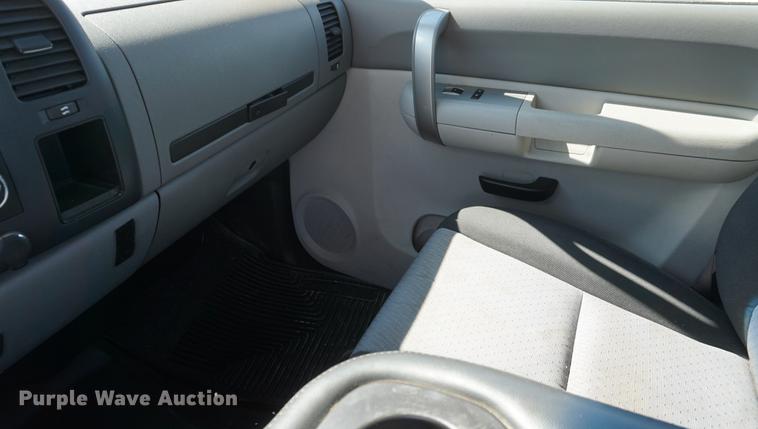 image for item DD6615 2008 Chevrolet Silverado 2500HD Ext. Cab pickup truck