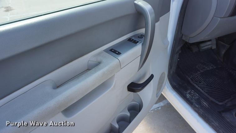 image for item DD6617 2012 Chevrolet Silverado 1500 pickup truck