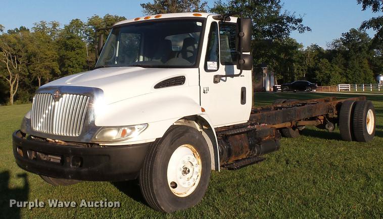 image for item DD7396 2005 International 4300 truck cab and chassis