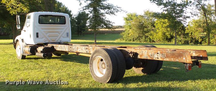 image for item DD7396 2005 International 4300 truck cab and chassis