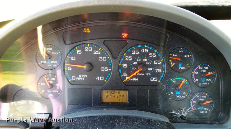 image for item DD7396 2005 International 4300 truck cab and chassis