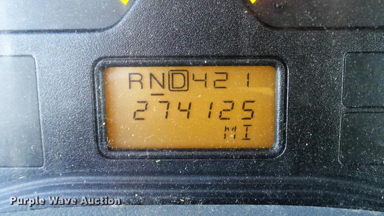 image for item DD7396 2005 International 4300 truck cab and chassis