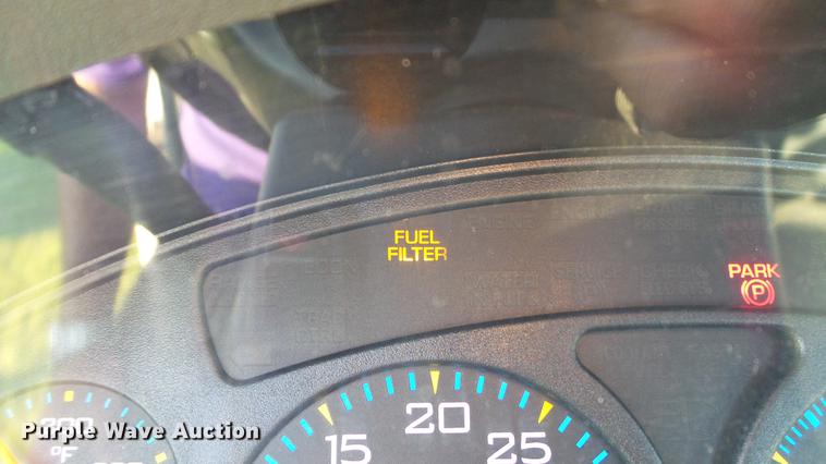 image for item DD7396 2005 International 4300 truck cab and chassis