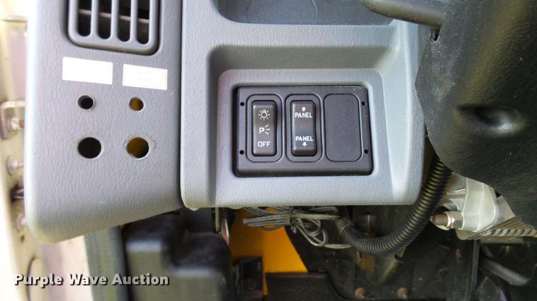 image for item DD7396 2005 International 4300 truck cab and chassis