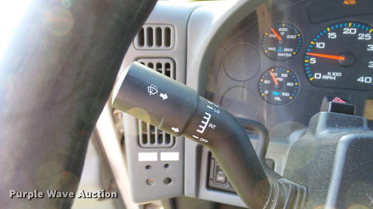 image for item DD7396 2005 International 4300 truck cab and chassis