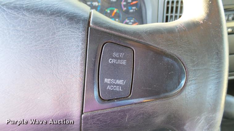 image for item DD7396 2005 International 4300 truck cab and chassis