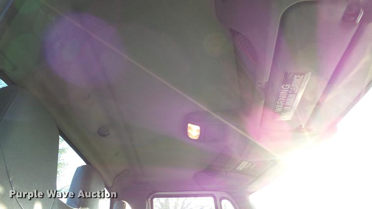 image for item DD7396 2005 International 4300 truck cab and chassis