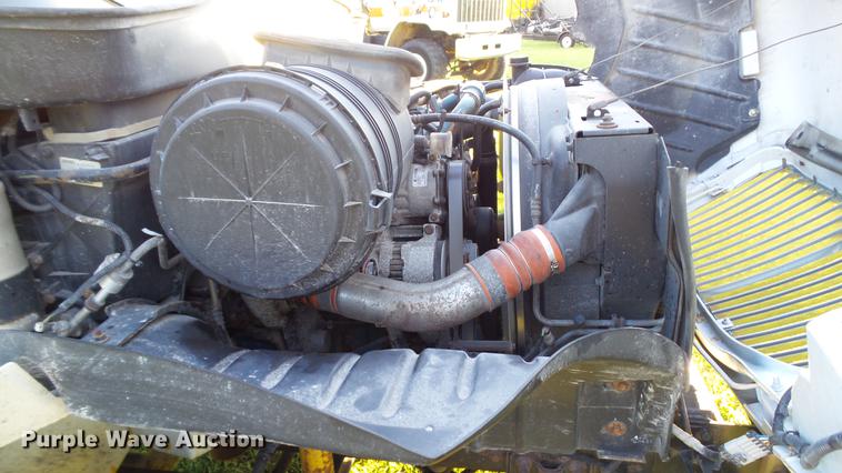 image for item DD7396 2005 International 4300 truck cab and chassis