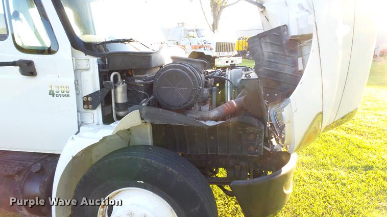 image for item DD7396 2005 International 4300 truck cab and chassis