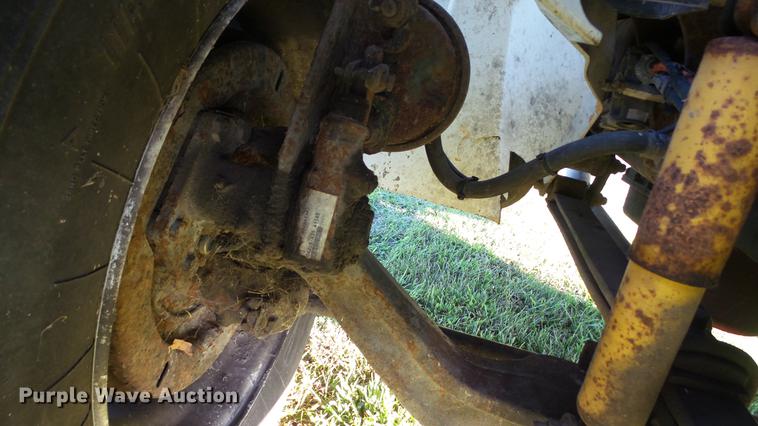 image for item DD7396 2005 International 4300 truck cab and chassis