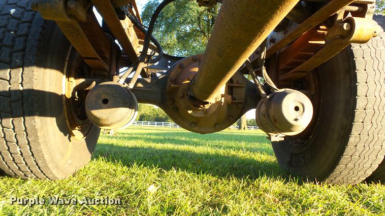 image for item DD7396 2005 International 4300 truck cab and chassis