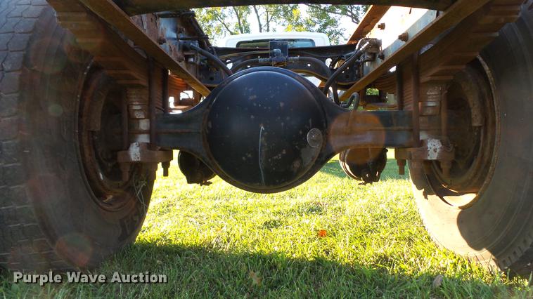 image for item DD7396 2005 International 4300 truck cab and chassis