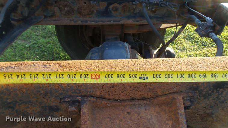 image for item DD7396 2005 International 4300 truck cab and chassis