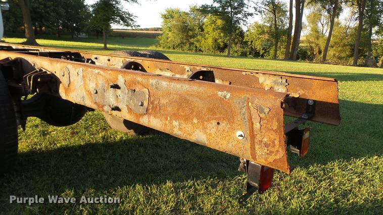 image for item DD7396 2005 International 4300 truck cab and chassis