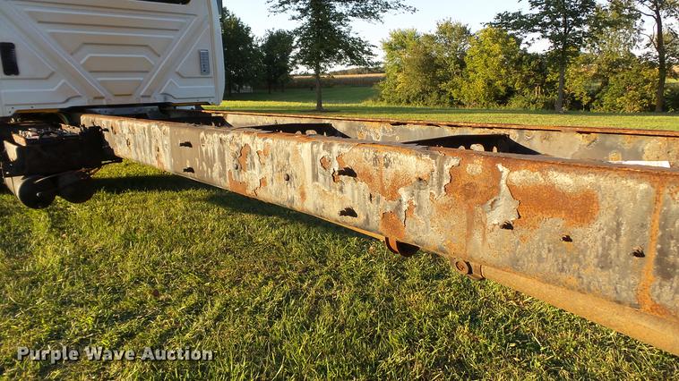 image for item DD7396 2005 International 4300 truck cab and chassis