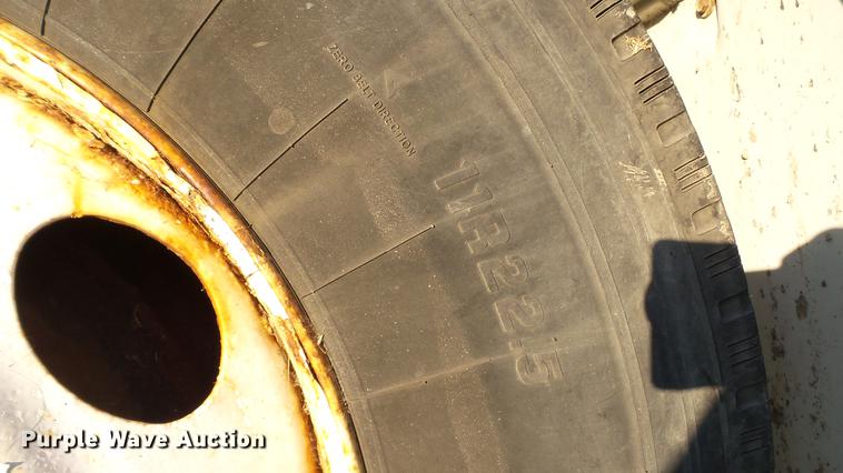 image for item DD7396 2005 International 4300 truck cab and chassis