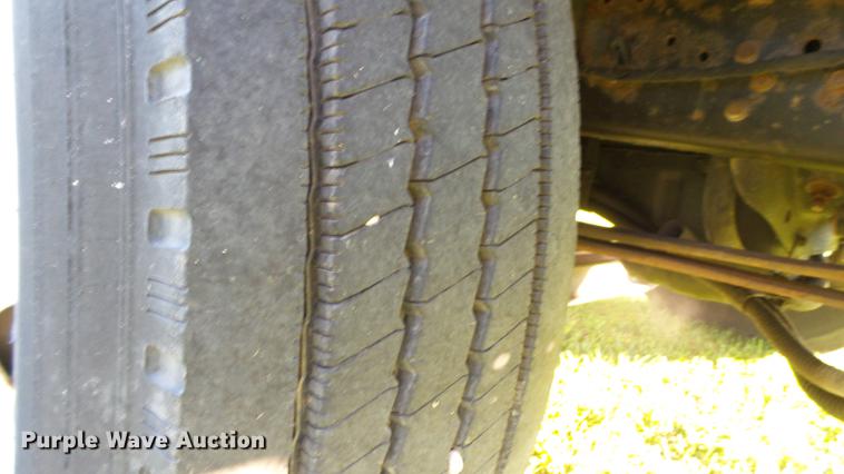 image for item DD7396 2005 International 4300 truck cab and chassis