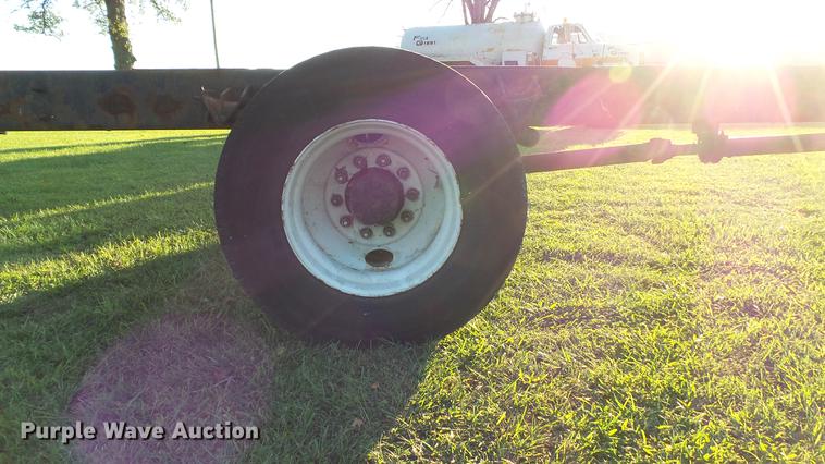 image for item DD7396 2005 International 4300 truck cab and chassis