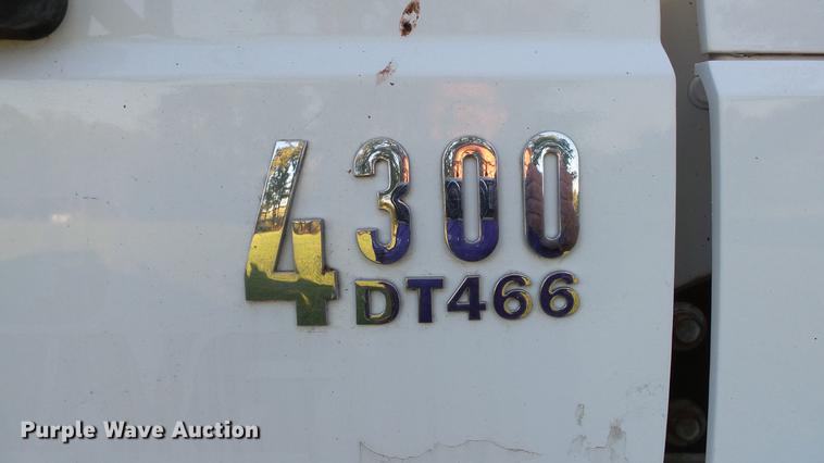 image for item DD7396 2005 International 4300 truck cab and chassis