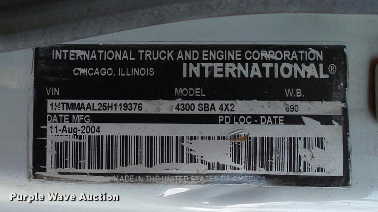 image for item DD7396 2005 International 4300 truck cab and chassis