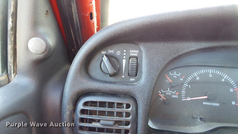 image for item DD7397 2001 Dodge Ram 2500 pickup truck